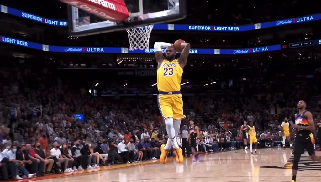 Lebron James in action during a Lakers game