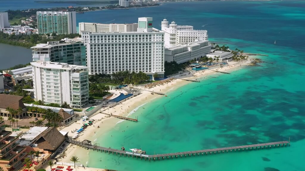 Aerial view of Cancun’s Hotel Zone with large beachfront resorts and turquoise Caribbean waters, showcasing one of the safest tourist areas in the city