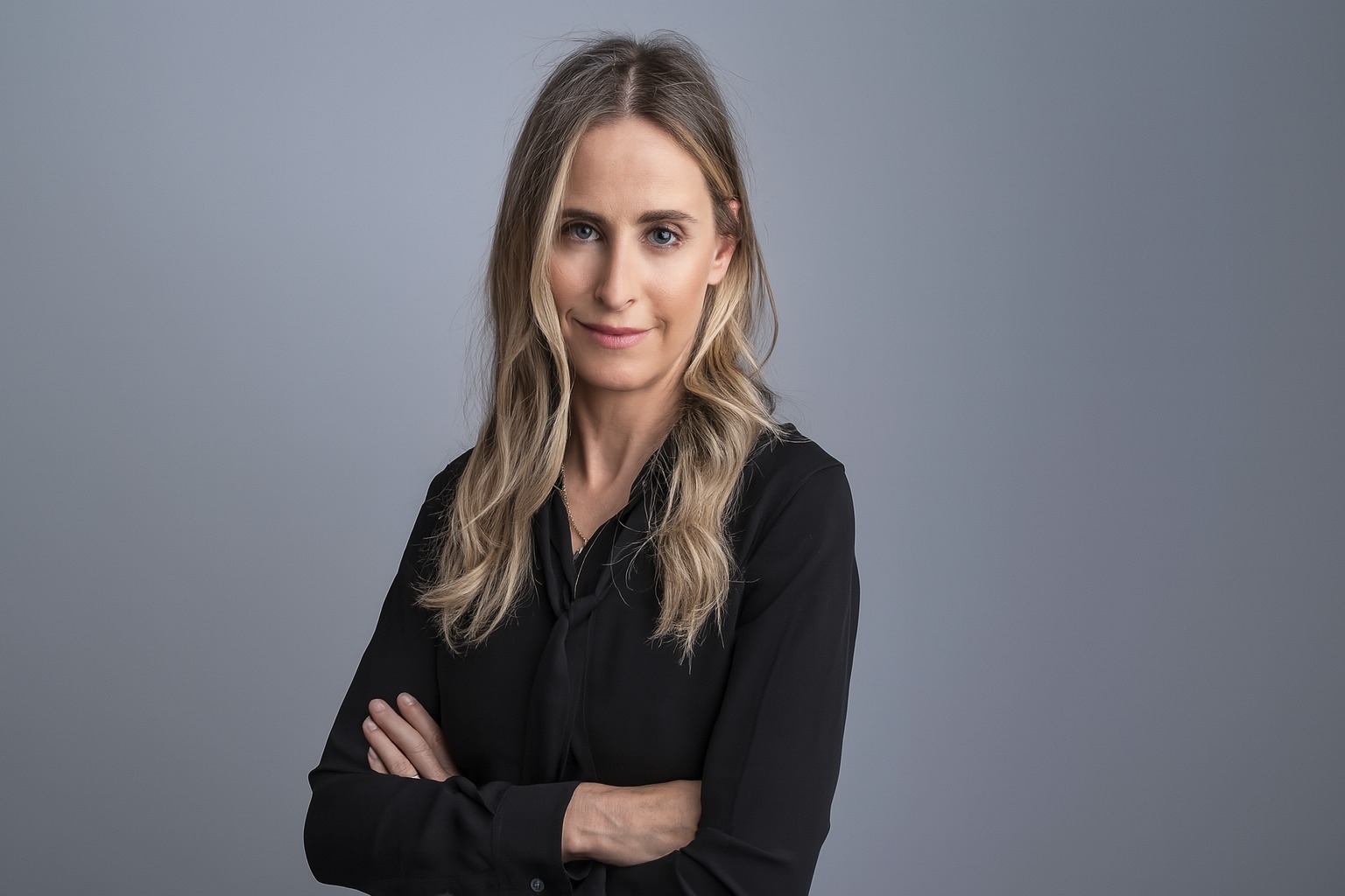 Alexi Ashe as a Lawyer